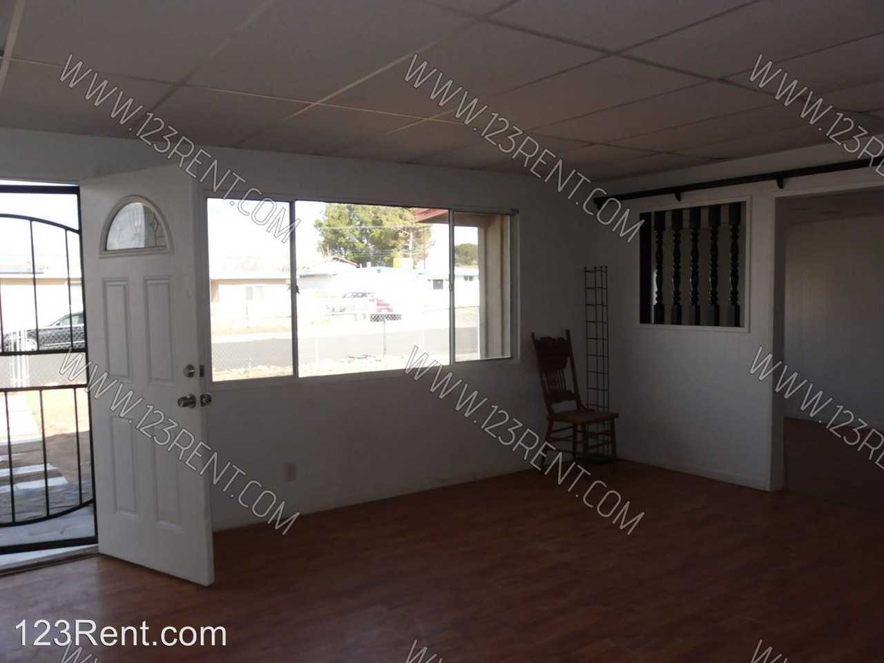 24252 Tamarisk Ave - Photo 3 of 13