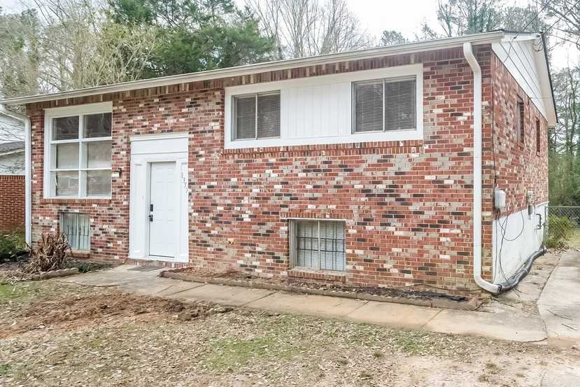 1357 Heather Cir - Photo 3 of 16