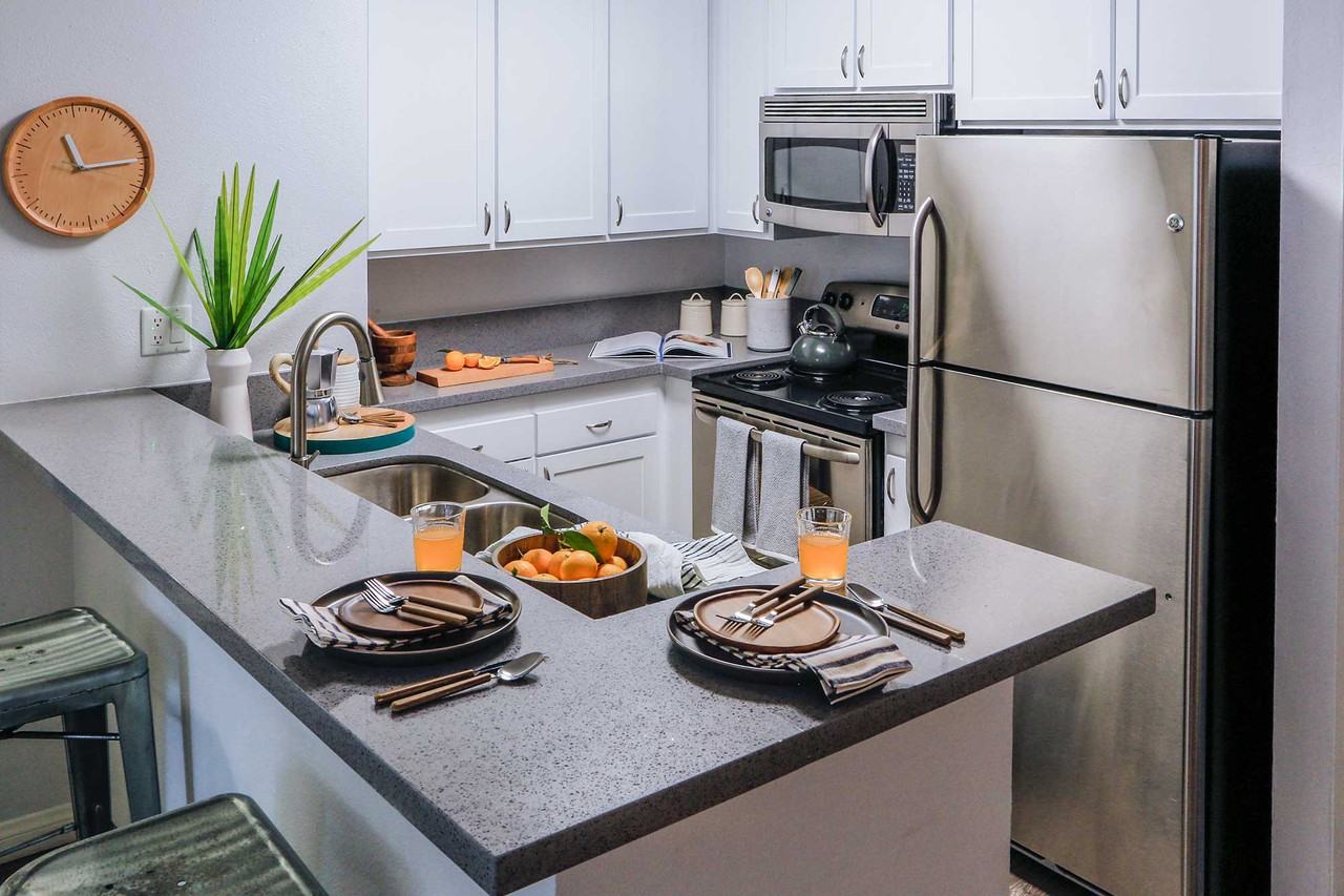 Violet on Virgil - Photo 4 of 37