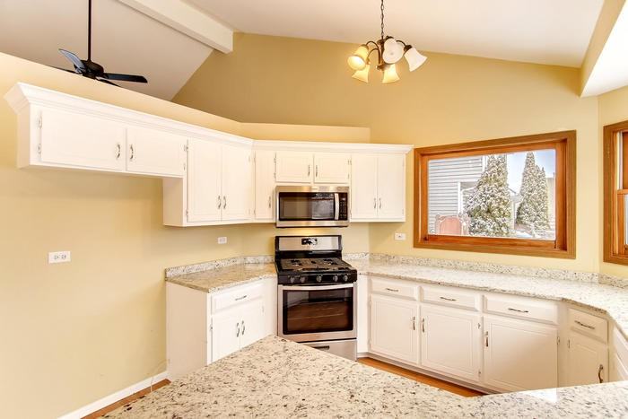 1414 Lakewood Dr - Photo 3 of 11