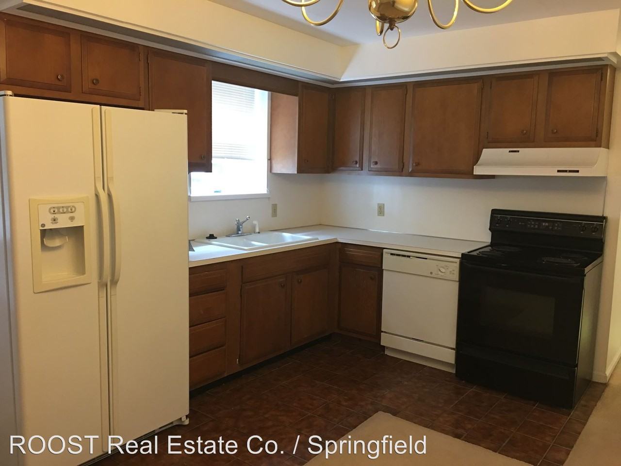 131 Berwick Dr - Photo 3 of 6