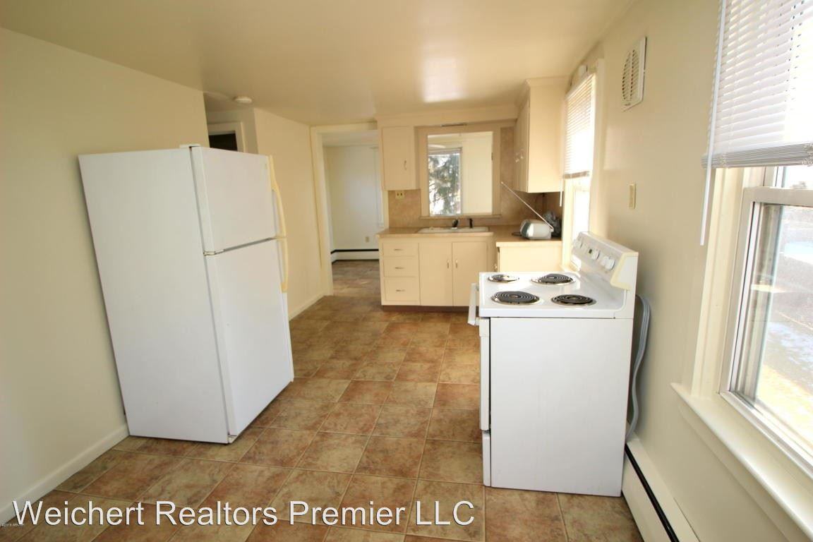 209 Washington St N - Photo 3 of 8