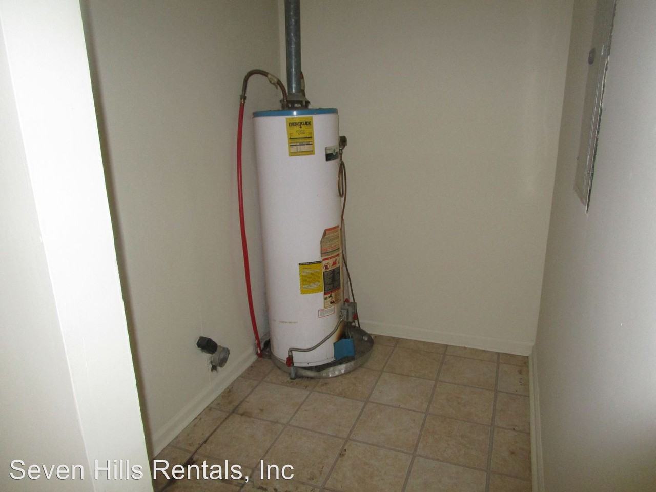 558 E Point Rd - Photo 2 of 9