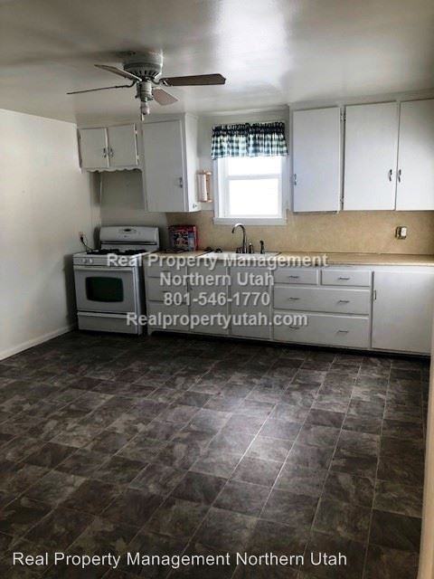 3010 W 1975 N - Photo 3 of 14