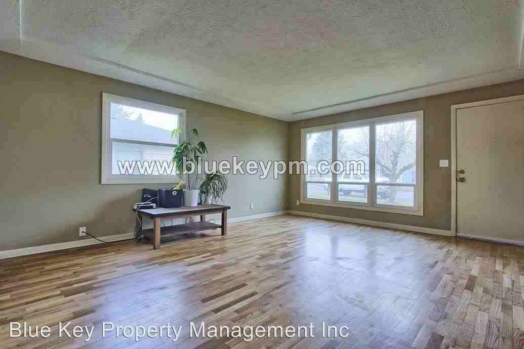 2200 Wintler Dr - Photo 3 of 9