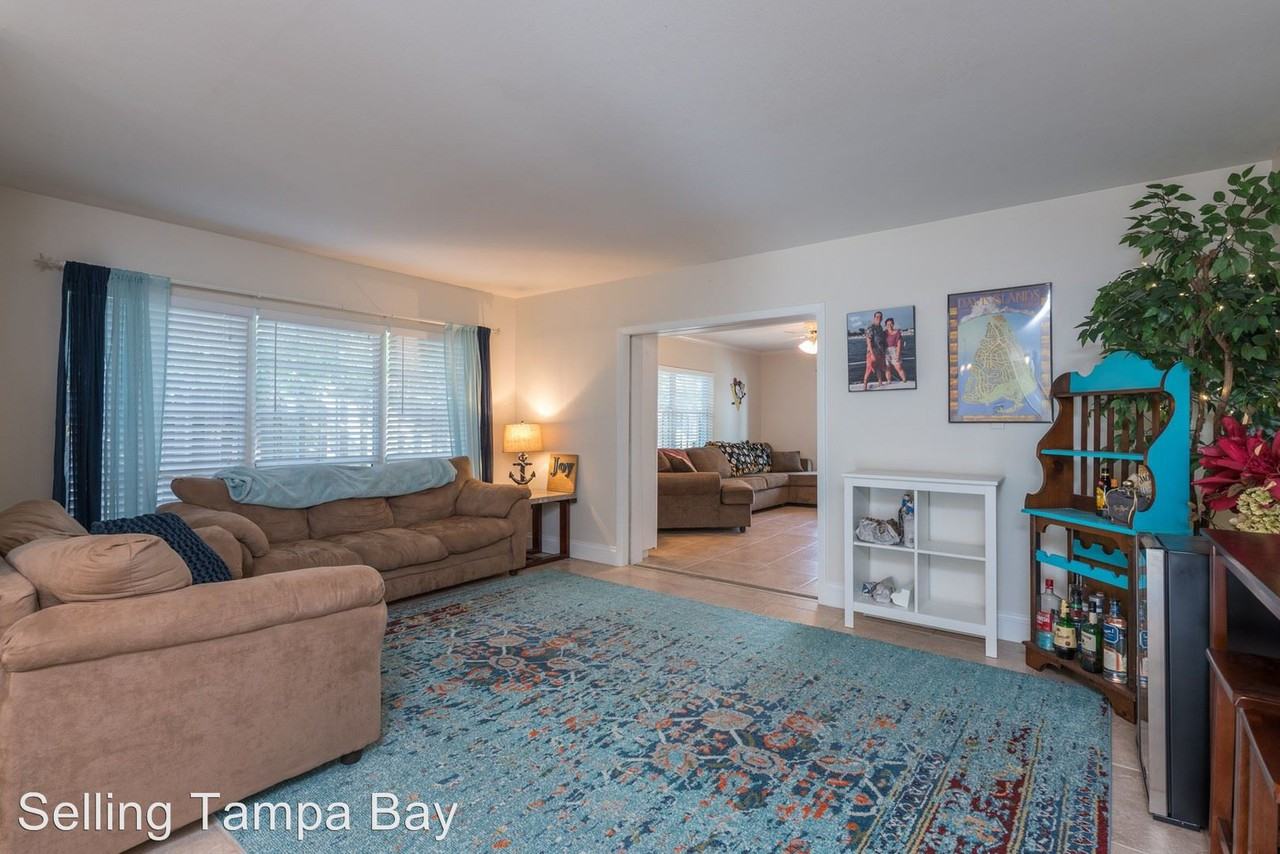 101 Adriatic Ave - Photo 3 of 17