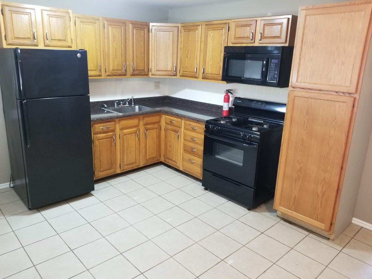 1518 Champlin Dr - Photo 3 of 11