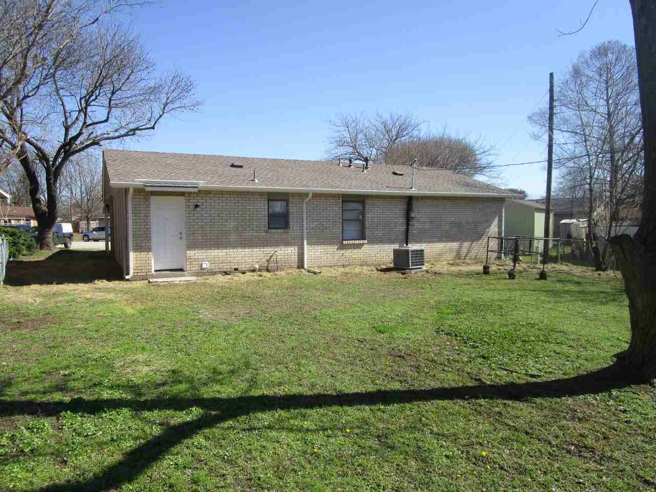 1435 Carson Ct - Photo 2 of 2