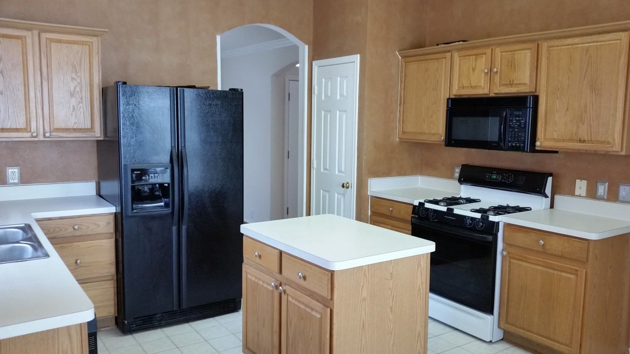 11500 Waterford Ln - Photo 2 of 5