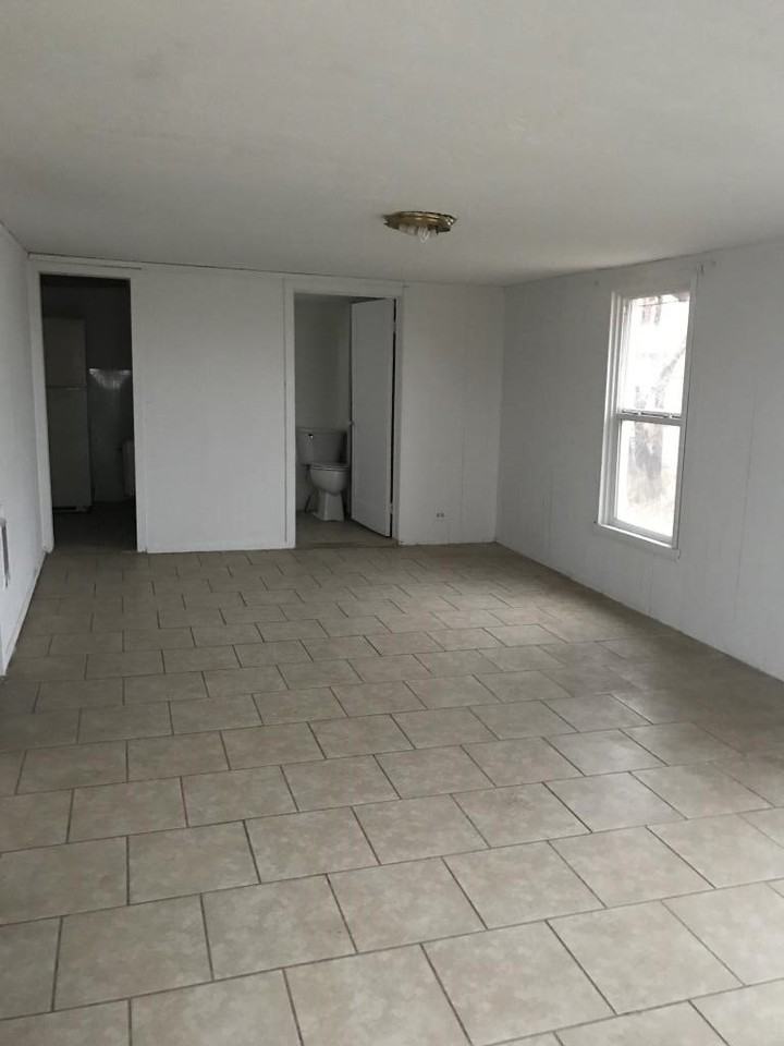 621 7th Ave N - Photo 3 of 7