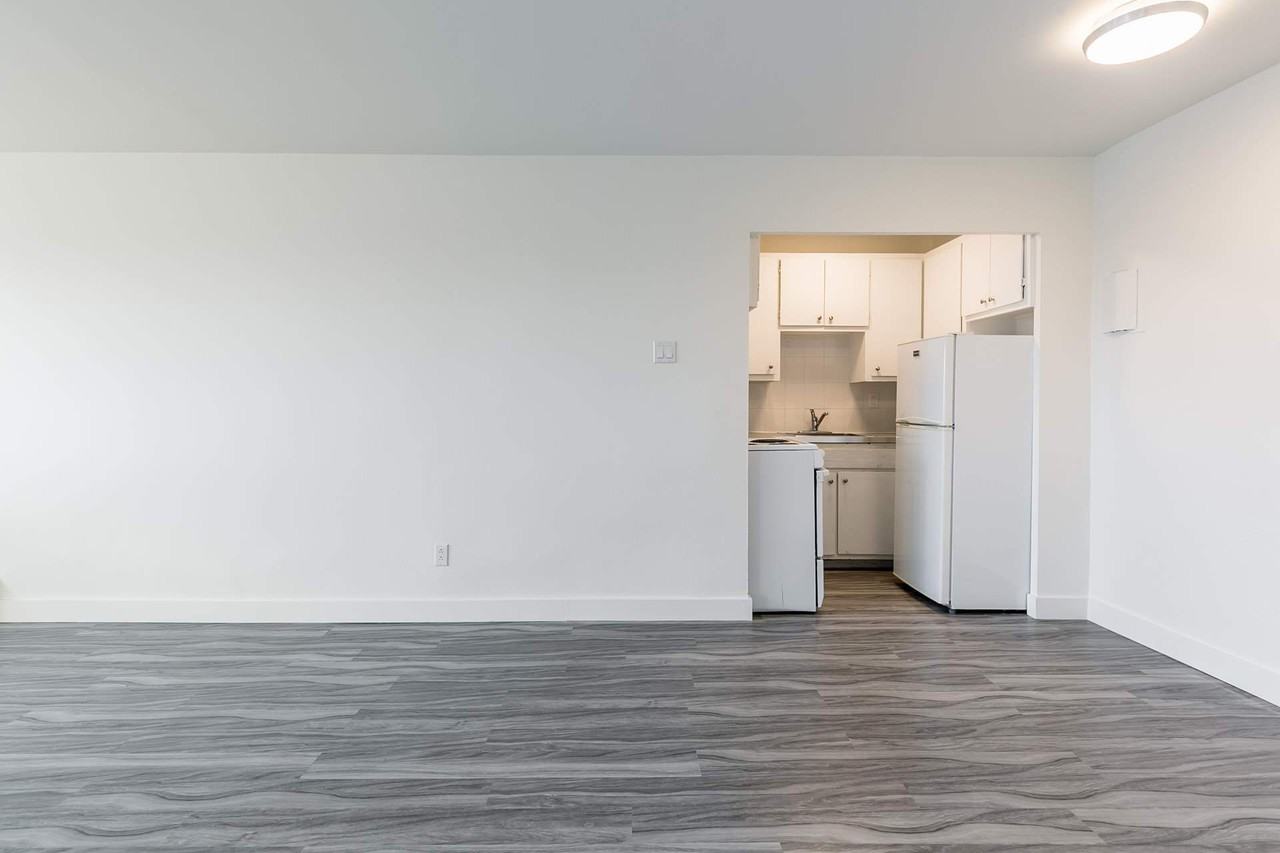 3605 Rue SaintUrbain 2 ½, Montréal, QC H2X2P1 Studio Apartment for