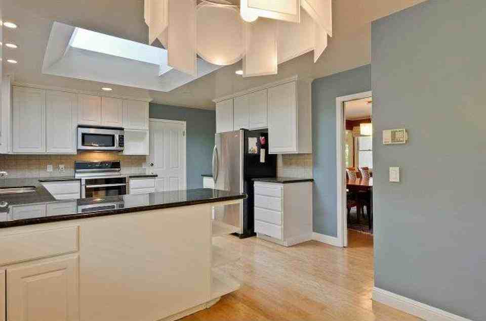 1905 Oak Ave - Photo 3 of 17