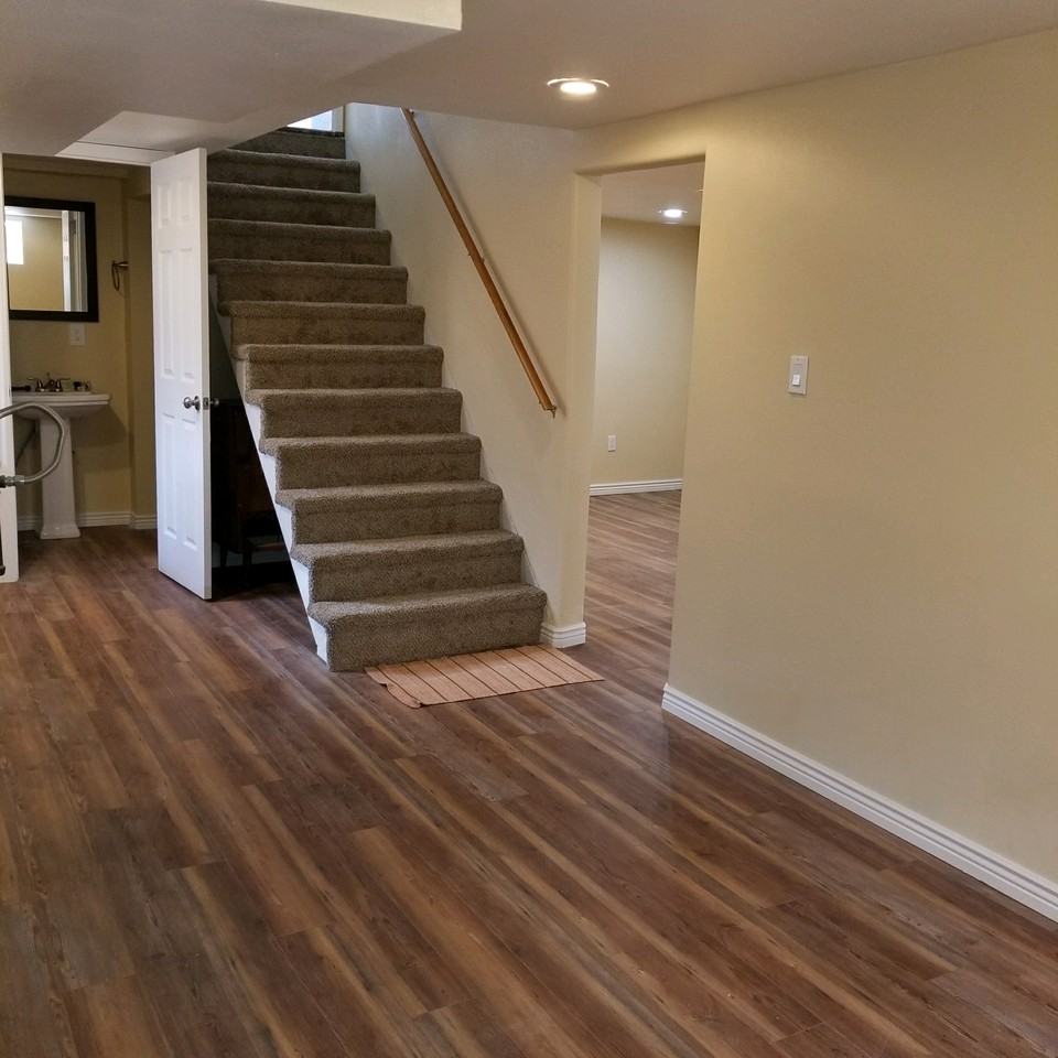 2715 Steele St - Photo 2 of 10