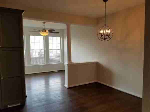 1402 Stonehurst Dr - Photo 3 of 21