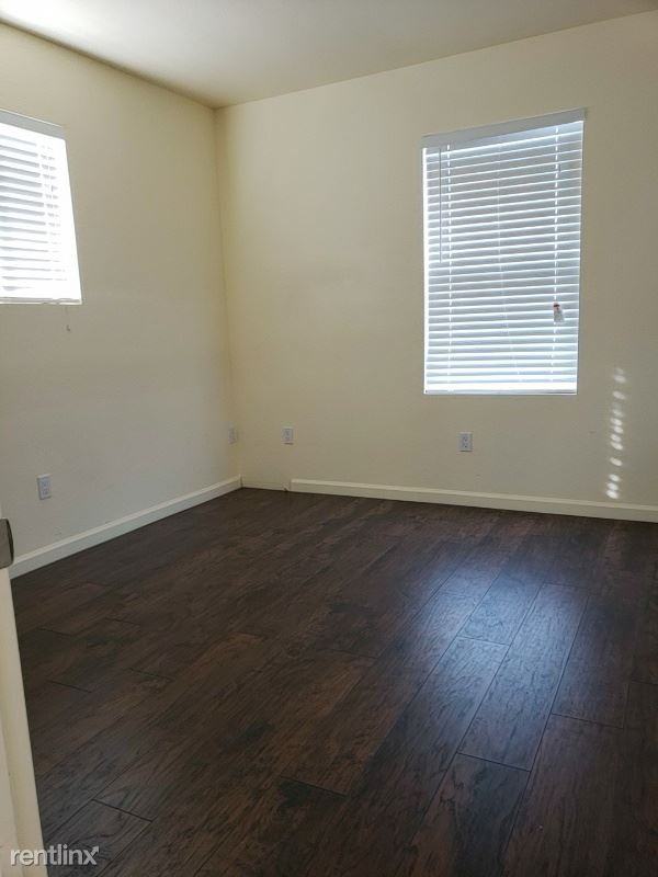 342 S 7th St - Photo 3 of 6