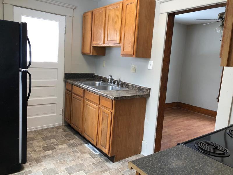 1410 N Chestnut St - Photo 2 of 12