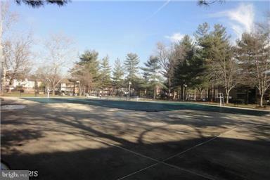 18110 Chalet Dr - Photo 3 of 14