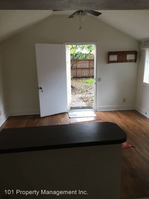 320 E 1st St - Photo 3 of 5