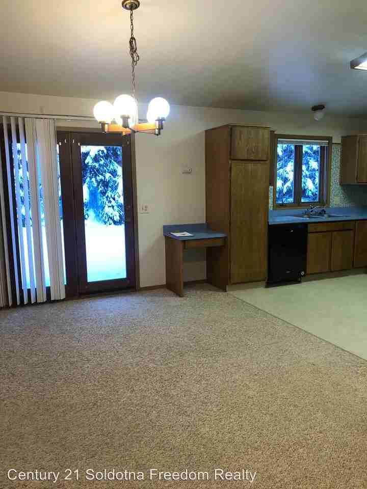 135 S Leibrock St - Photo 3 of 14