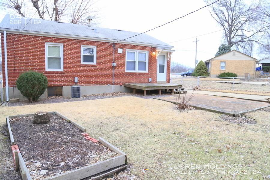 840 Pershall Rd - Photo 3 of 35