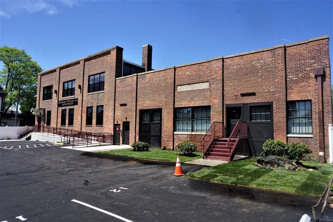 47 Pleasant St - Photo 4 of 38