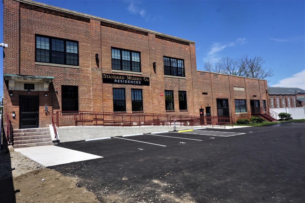 47 Pleasant St - Photo 5 of 38