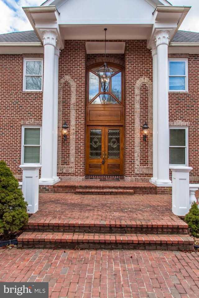 895 Andalusia Dr - Photo 2 of 50