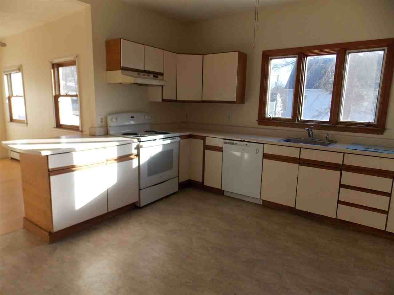 103 Franklin St - Photo 3 of 11