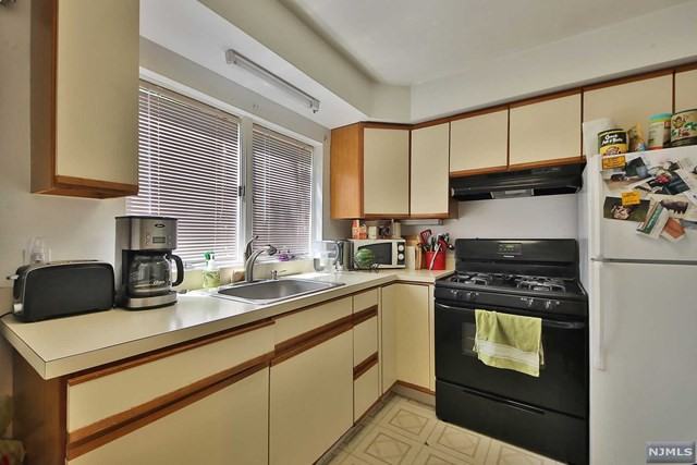 180 Martha Rd - Photo 2 of 9