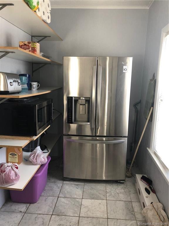 752 Atlantic St - Photo 3 of 12