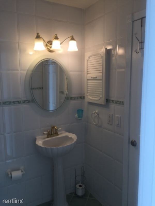 949 SW 136th Pl - Photo 2 of 9