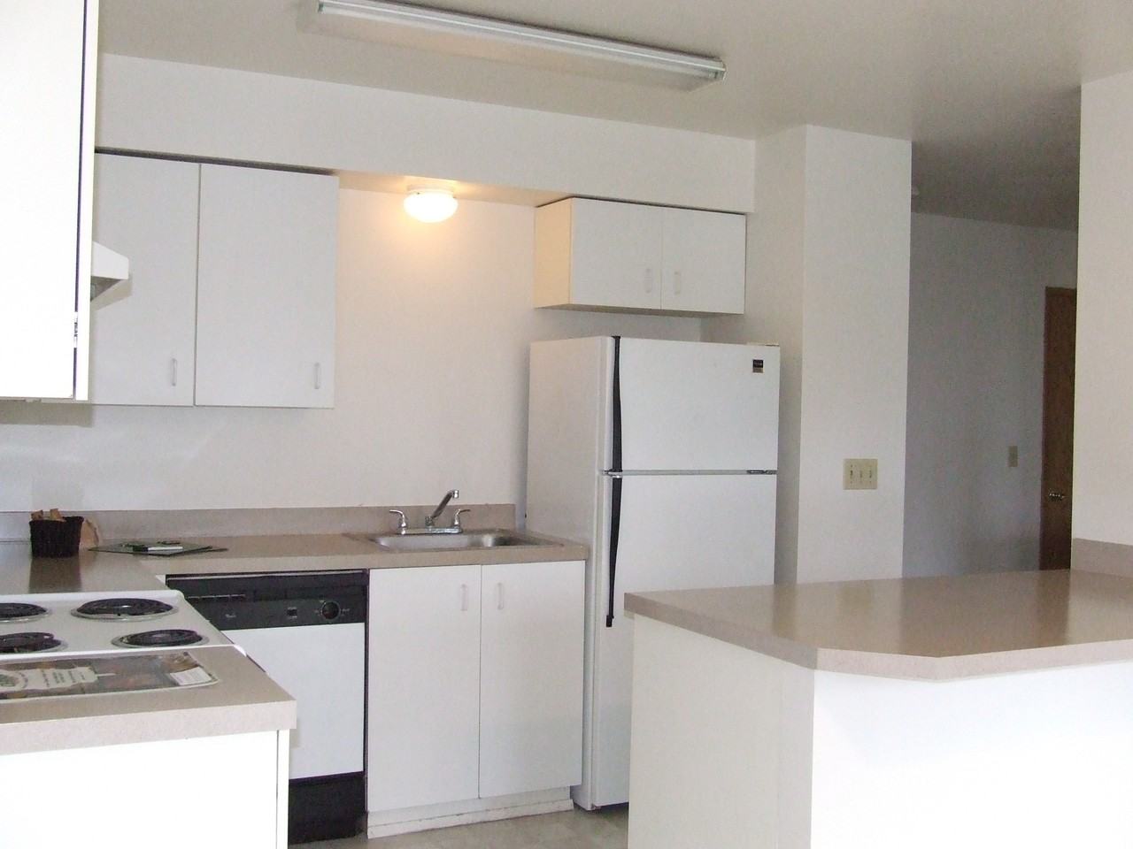 Fernwood Court Apartments - Photo 2 of 14