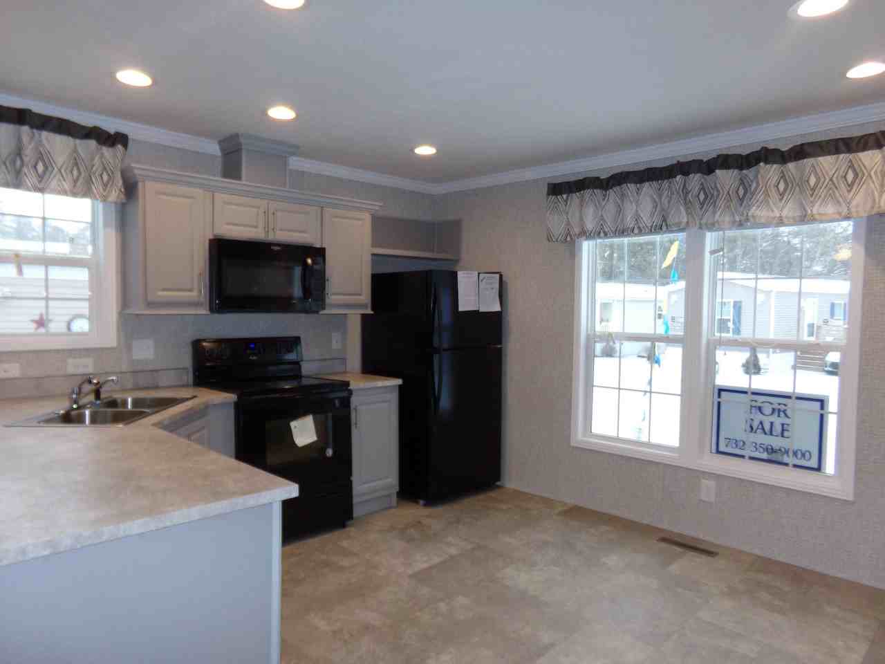 20 Beaver Ave Age Qualified No rent till April - Photo 3 of 20