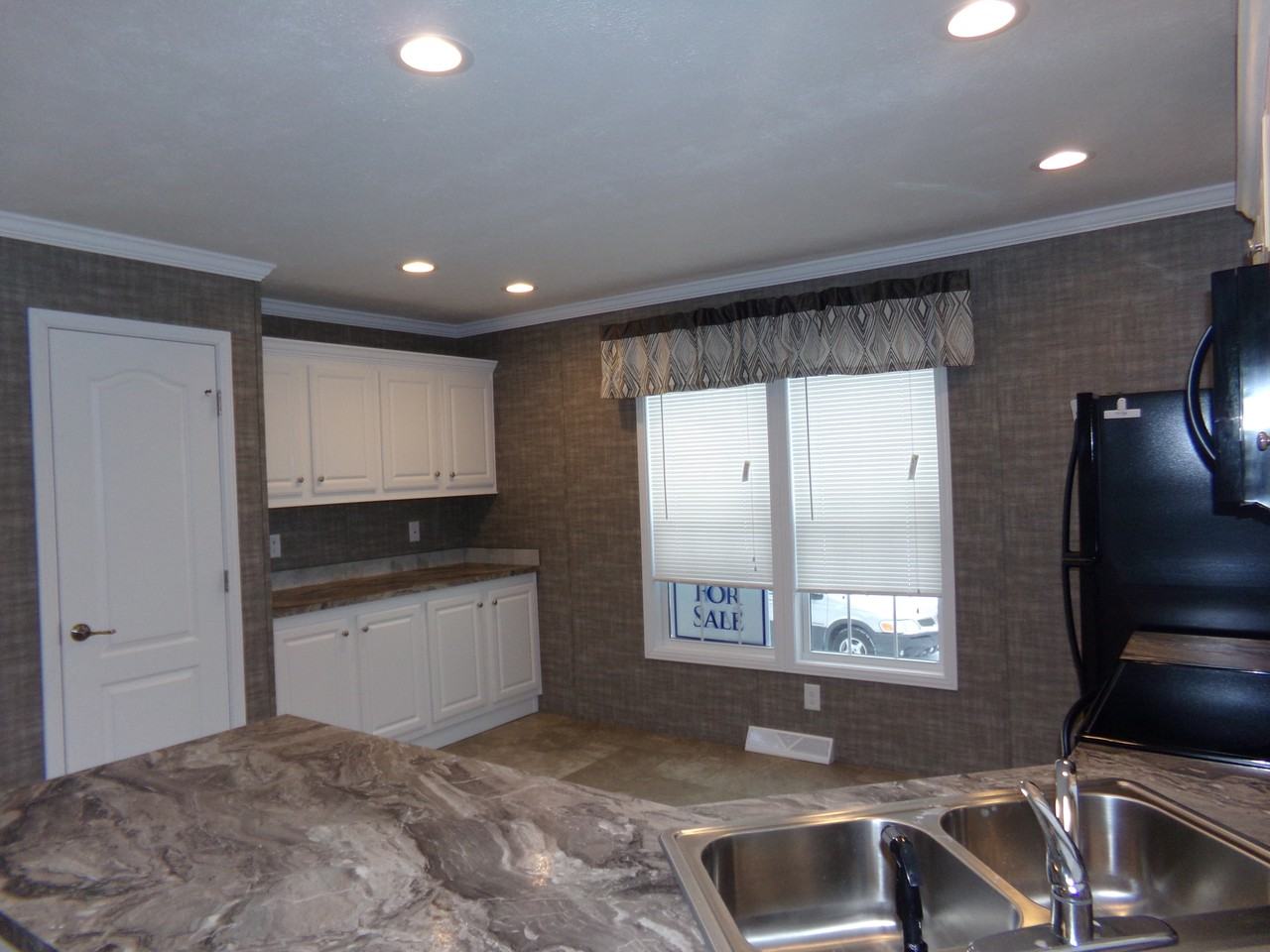 21 Beaver Ave Age Qualified No rent till April - Photo 2 of 20