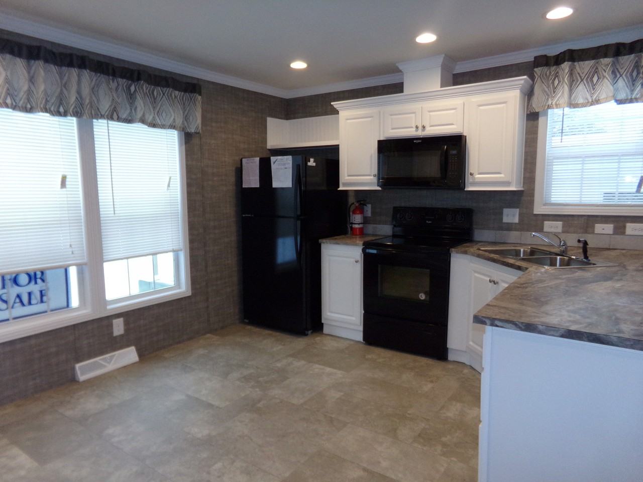 21 Beaver Ave Age Qualified No rent till April - Photo 3 of 20