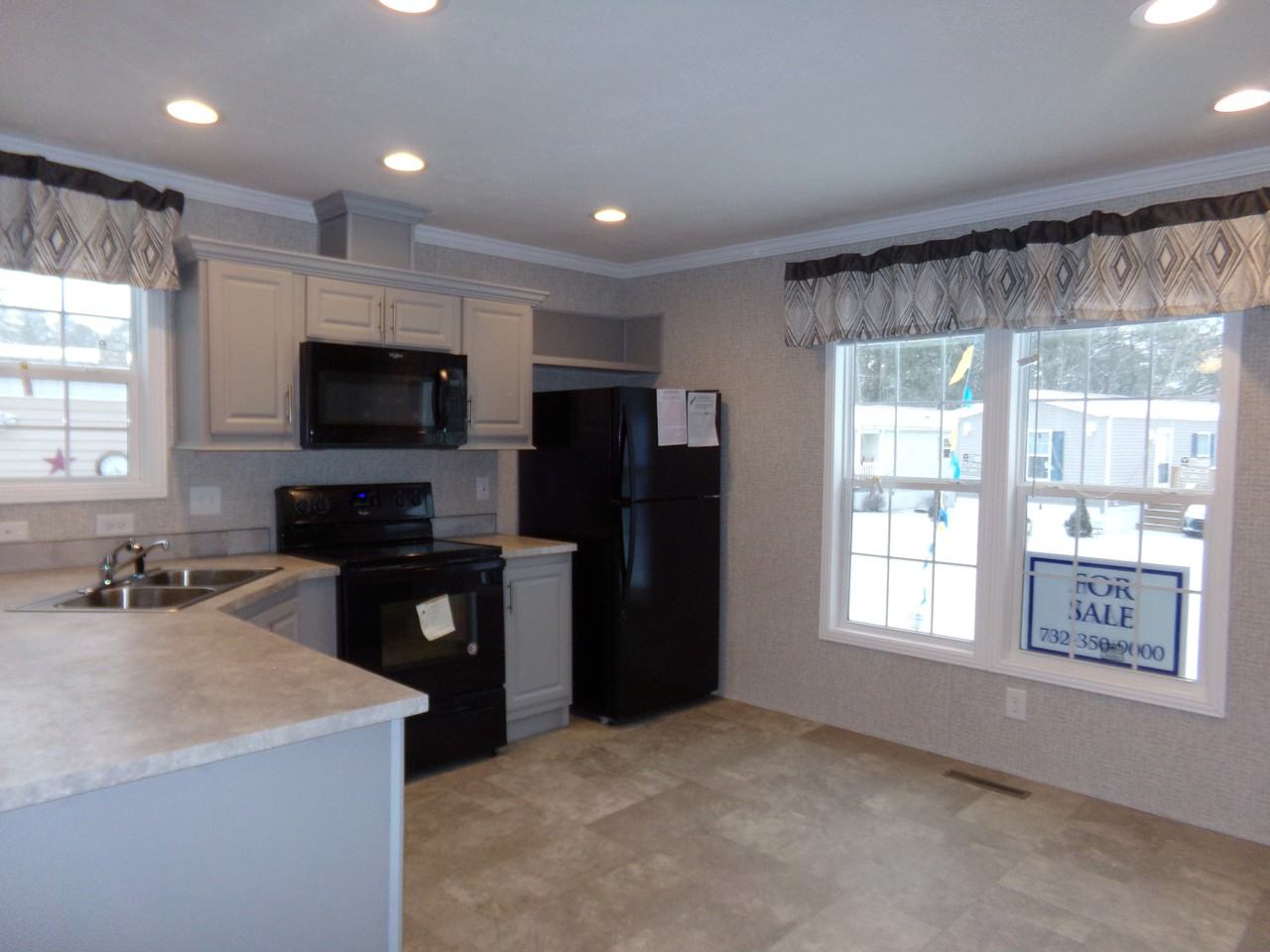 31 Beaver Ave Age Qualified No rent till April - Photo 3 of 20