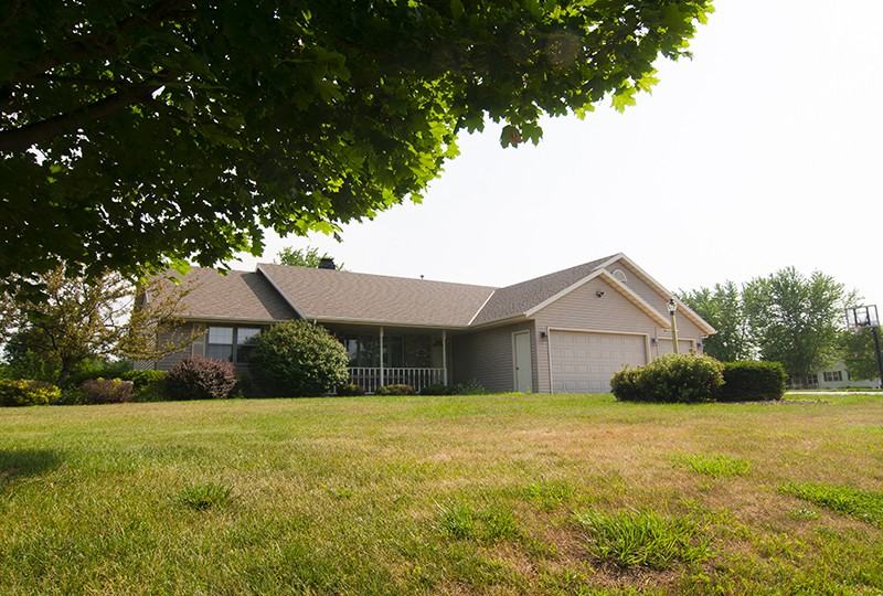 2002 Minnie Ln - Photo 2 of 16