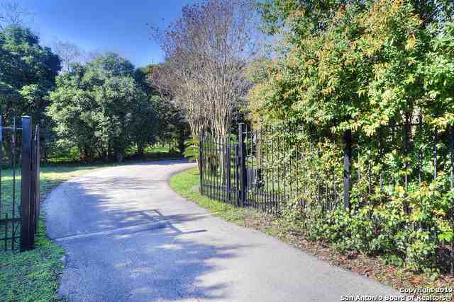 501 Oakwood Dr - Photo 2 of 25