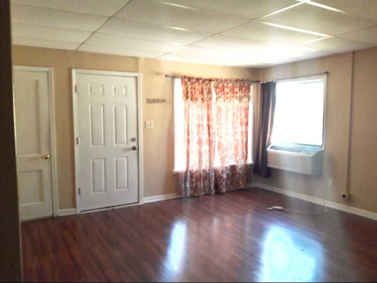 1552 N Salina Ave - Photo 3 of 7