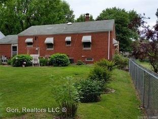 1229 Harrison St - Photo 2 of 9