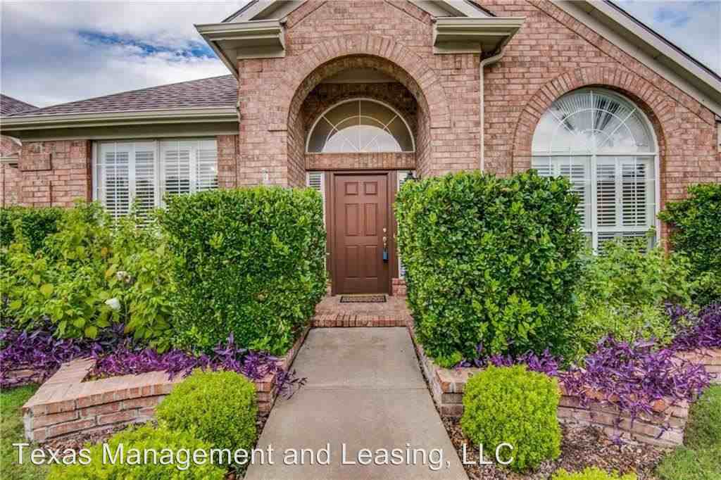 5008 Highlands Dr - Photo 2 of 23