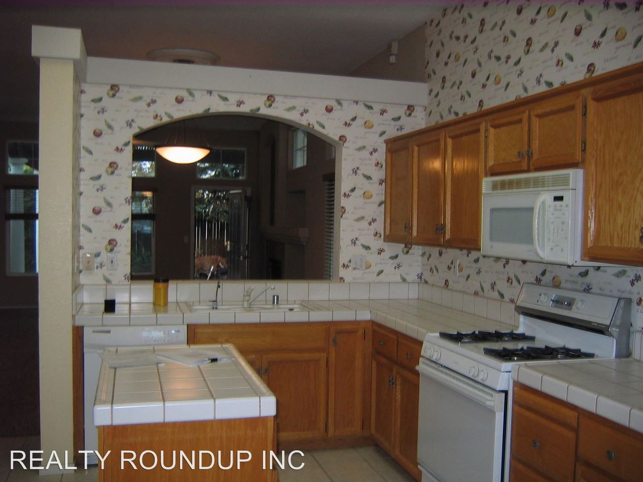 7004 Peninsula Way - Photo 3 of 7