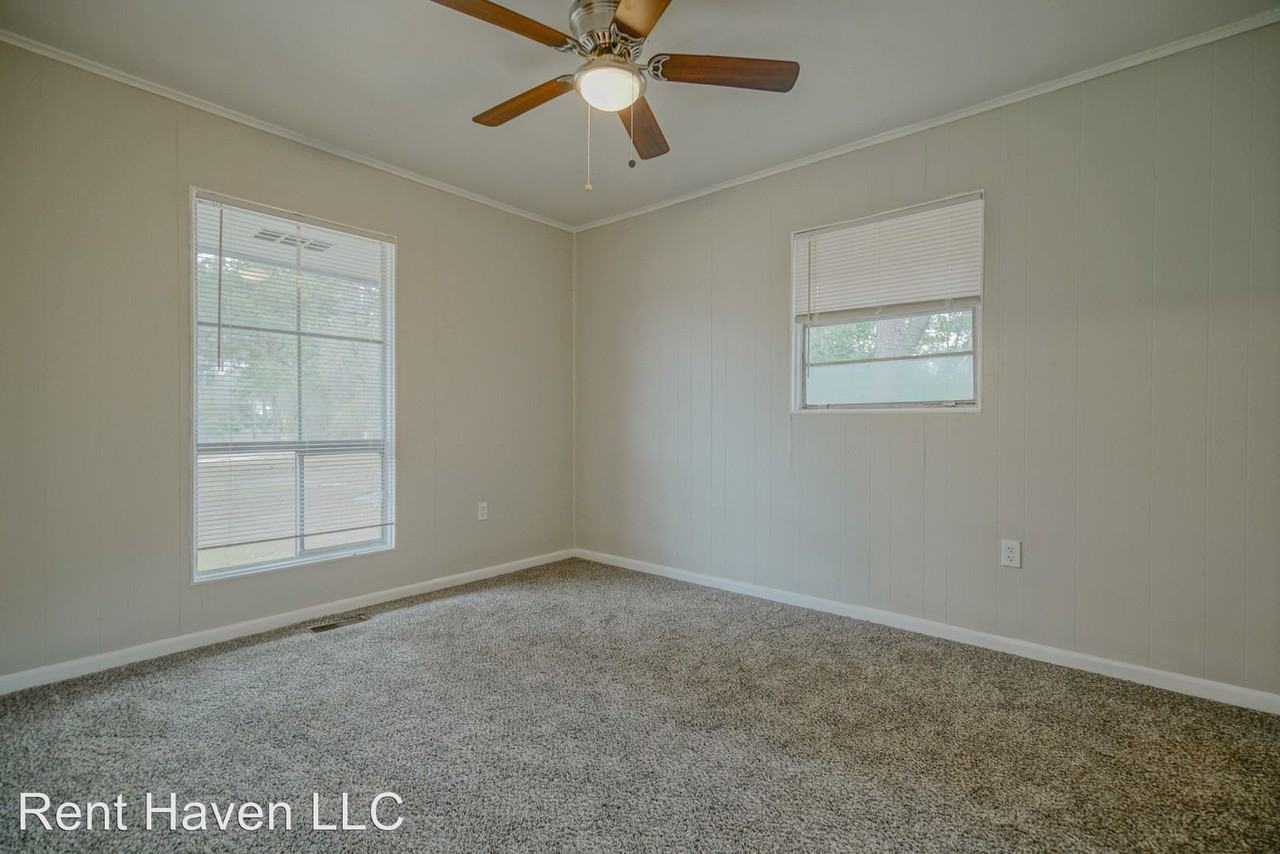 208 Magnolia St - Photo 3 of 3