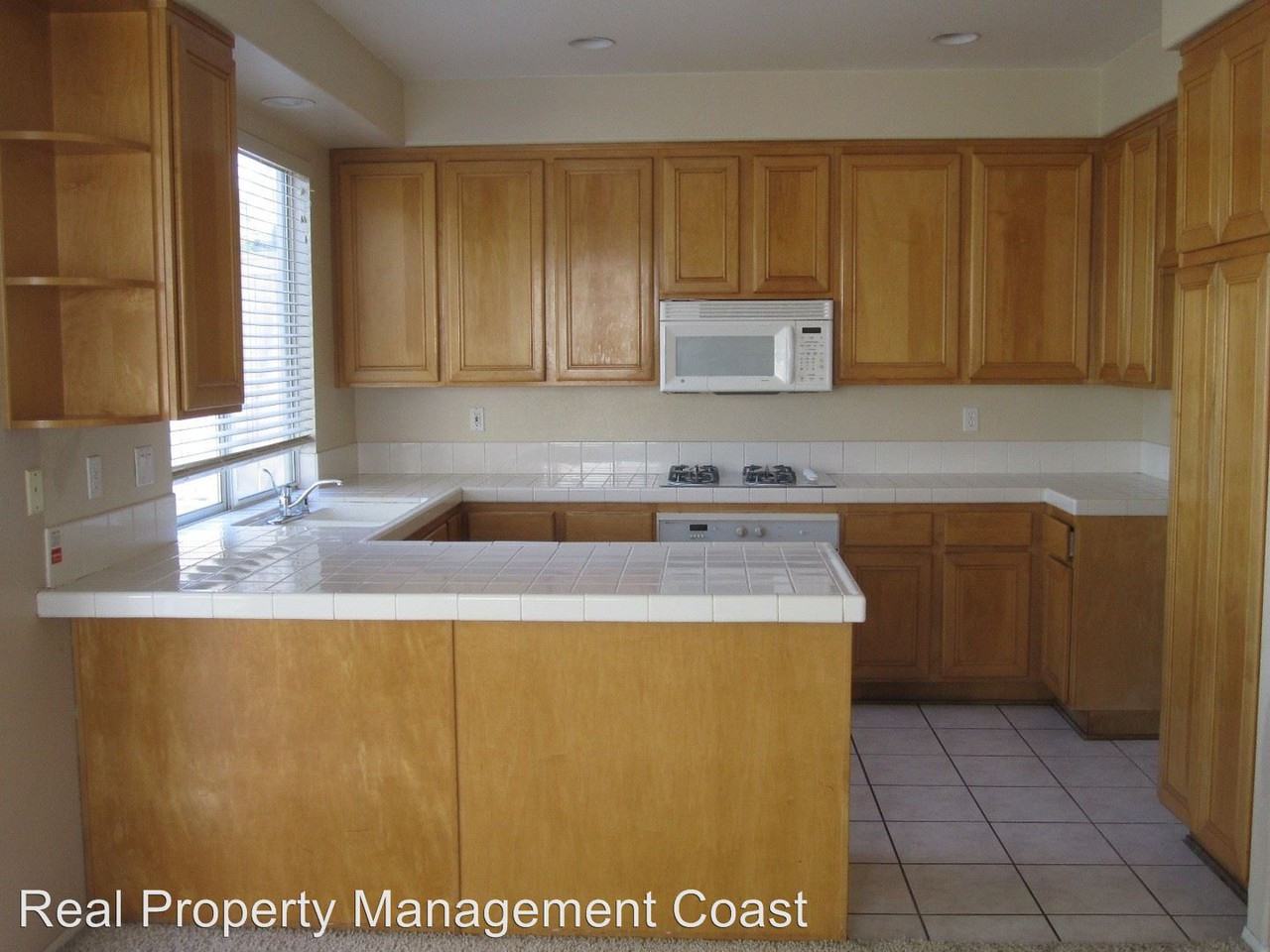 942 S Silver Star Way - Photo 2 of 5