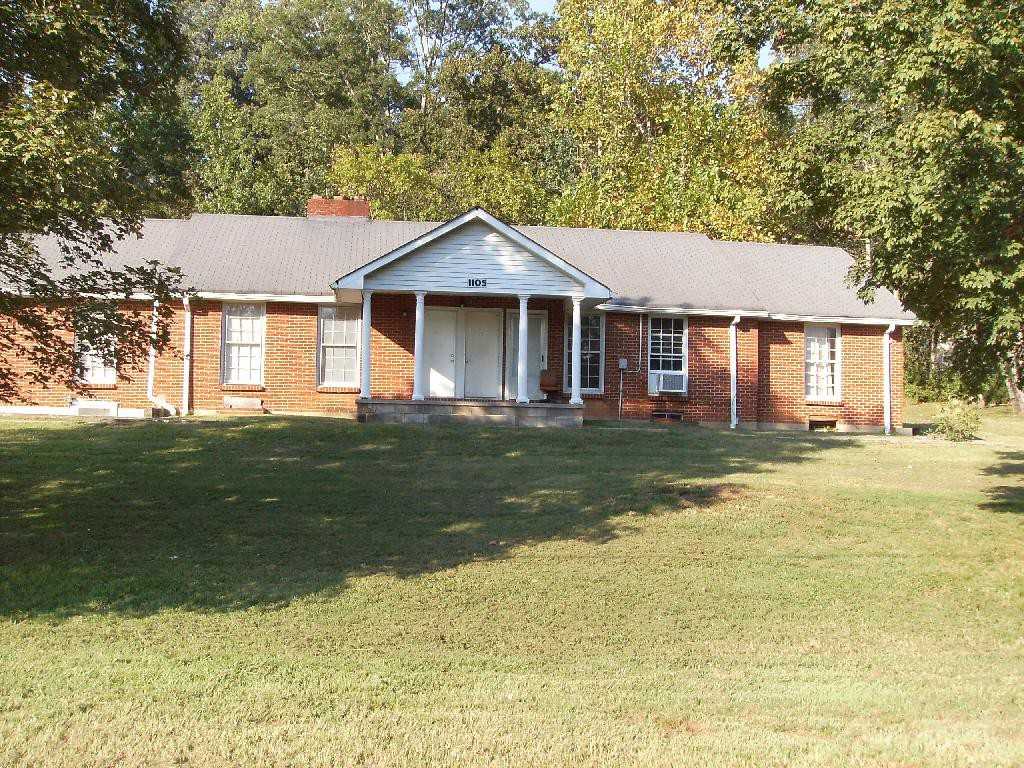 1105 N Main St - Photo 2 of 2