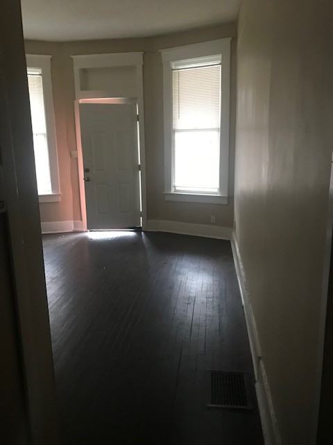 669 N Willett St - Photo 2 of 5