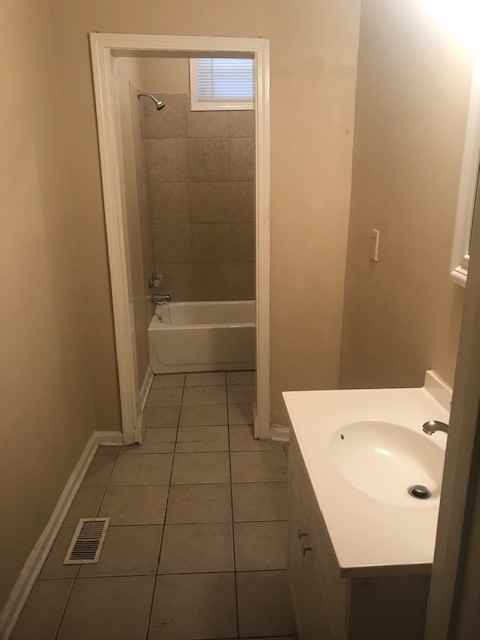 669 N Willett St - Photo 3 of 5
