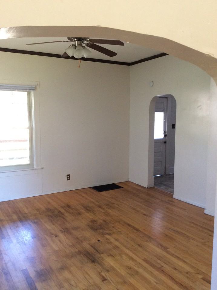 907 N 29th St - Photo 2 of 17