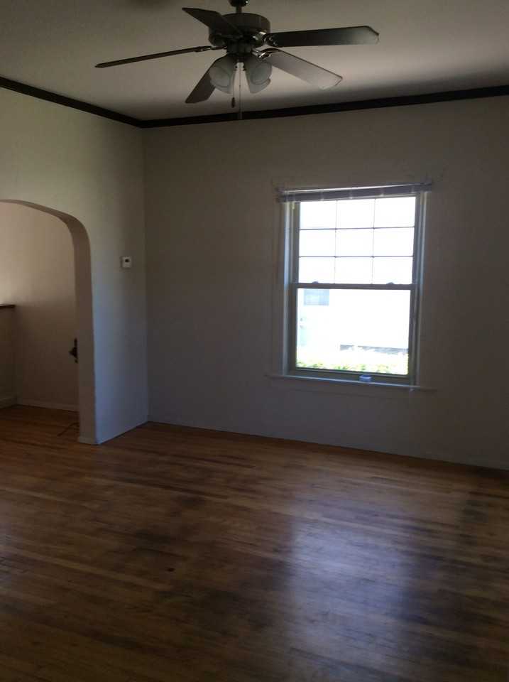 907 N 29th St - Photo 3 of 17