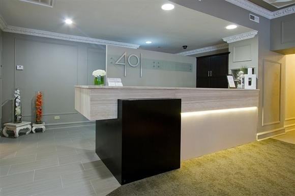 401 West Fullerton Avenue